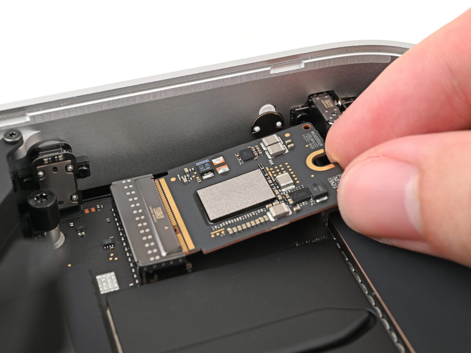 Looks Can Lie: Is That Really an NVMe Drive? | ElcomSoft blog